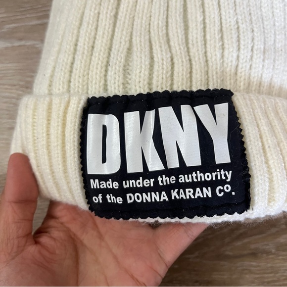 DKNY White Cream Ribbed Knit Faux Fur Lined Folded Logo Beanie - Picture 2 of 6